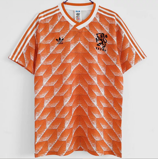Camiseta Retro Holanda 1988 vista sobre fondo blanco