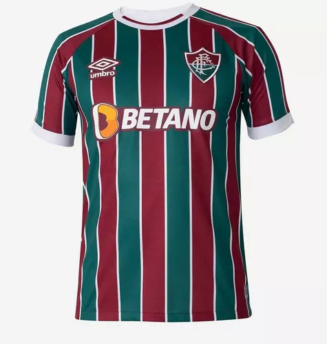 Camiseta Fluminense local 2023/2024 vista sobre fondo blanco