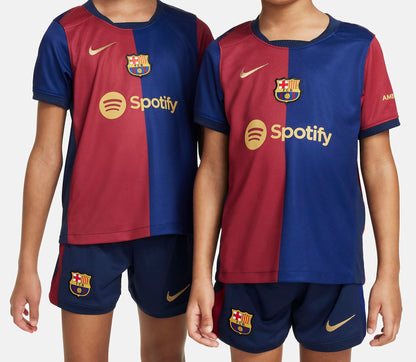 Camiseta + short Barcelona local 2024/2025 - NIÑOS vista sobre fondo blanco
