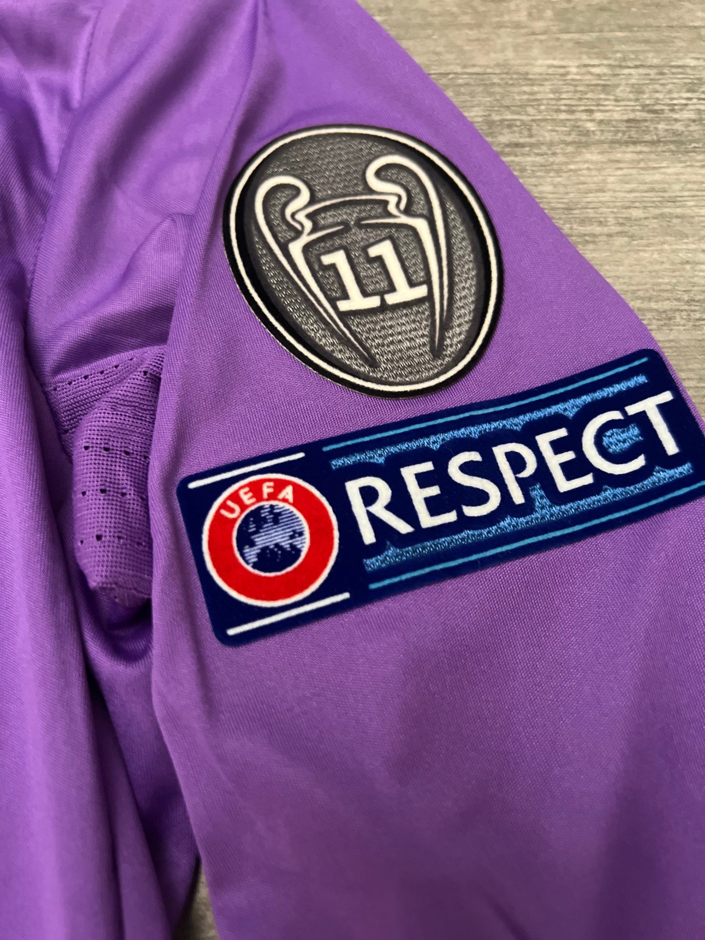 Camiseta Retro Real Madrid Manga Larga 2016-17 - Parches Champions