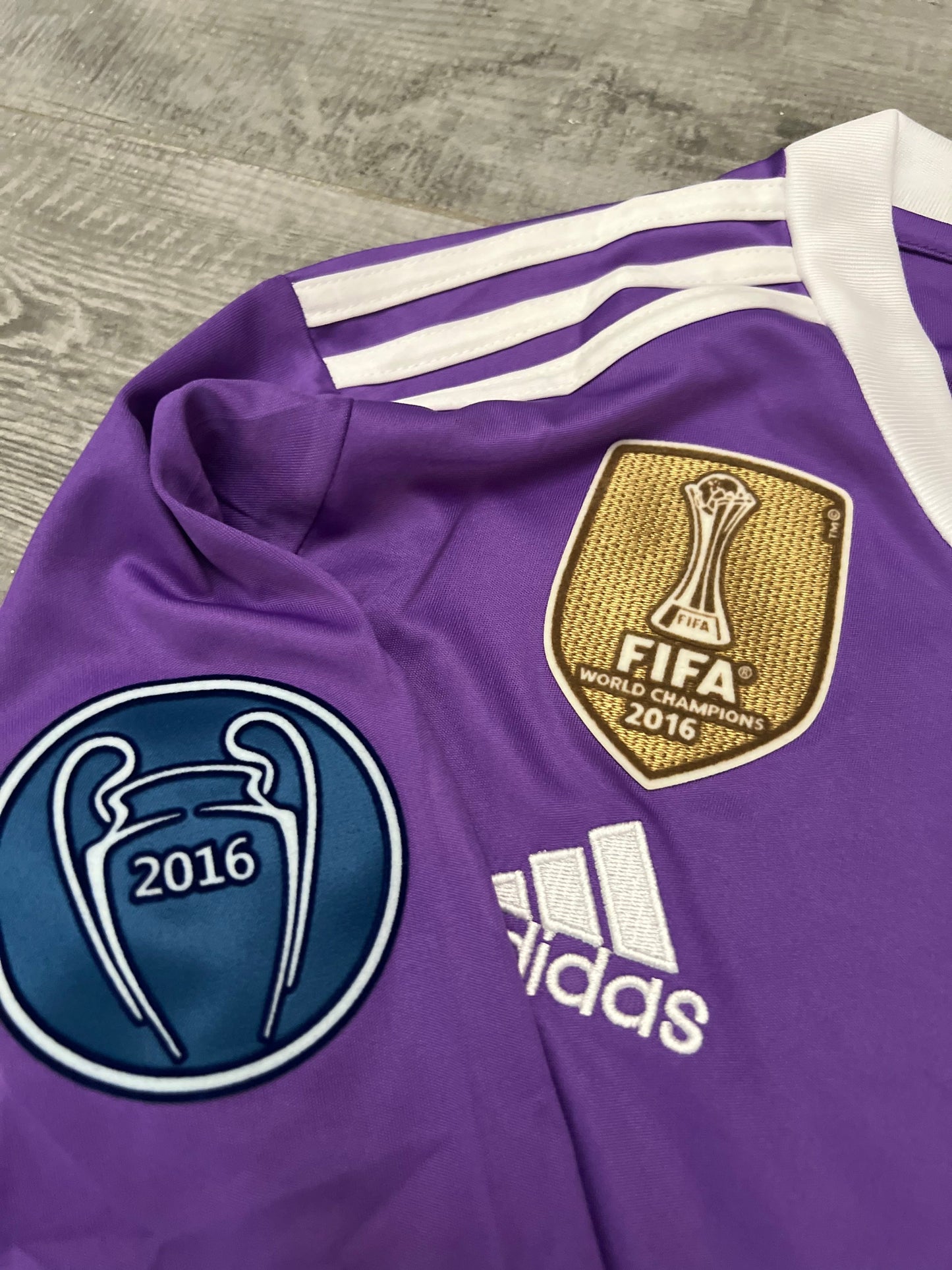 Camiseta Retro Real Madrid Manga Larga 2016-17 - Parches Champions