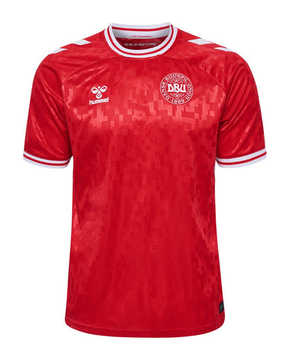 Camiseta Dinamarca local - Eurocopa 2024 vista sobre fondo blanco