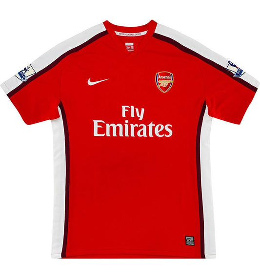 Camiseta Arsenal Retro 2009/2010 vista sobre fondo blanco