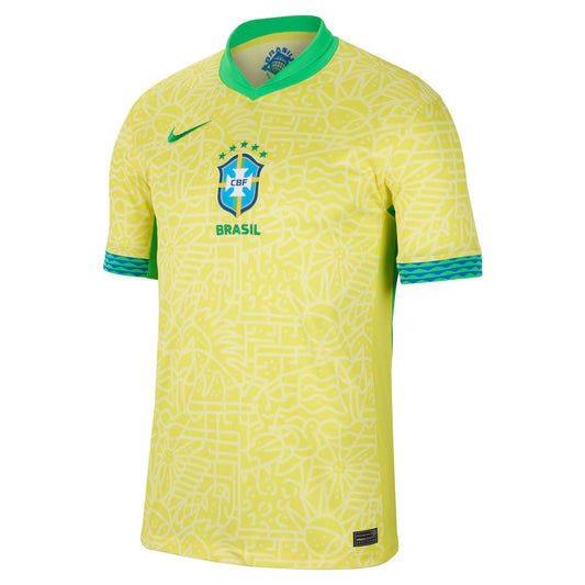 Camiseta Brasil local - Copa América 2024 vista sobre fondo blanco