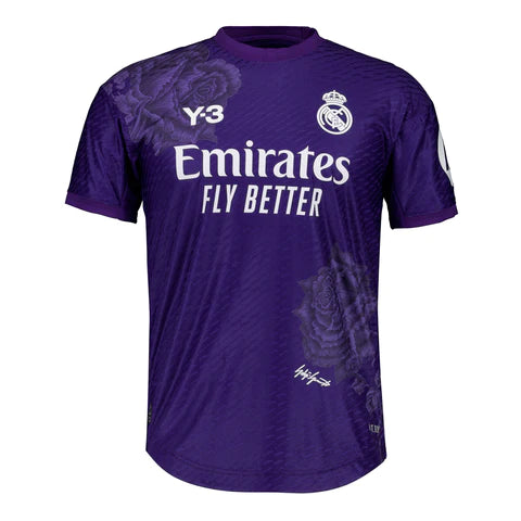 Camiseta Real Madrid Y-3 2023/2024 vista sobre fondo blanco