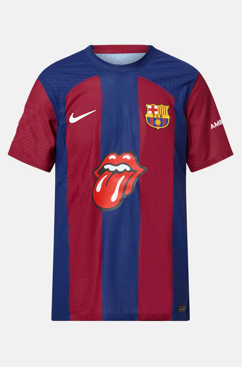 Camiseta Barcelona Ed. LIMITADA - Rolling Stones 23/24 vista sobre fondo blanco