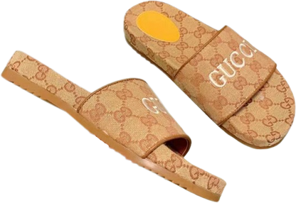 Slippers Gucci - Clásicas ⚡ TL STORE vista sobre fondo blanco