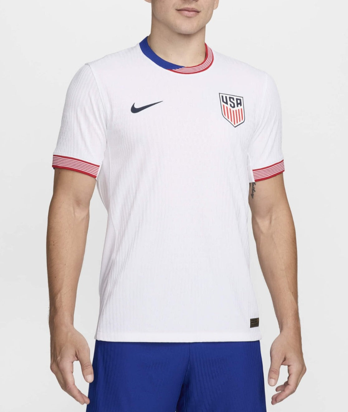 Camiseta Estados unidos local - Copa América 2024 vista sobre fondo blanco