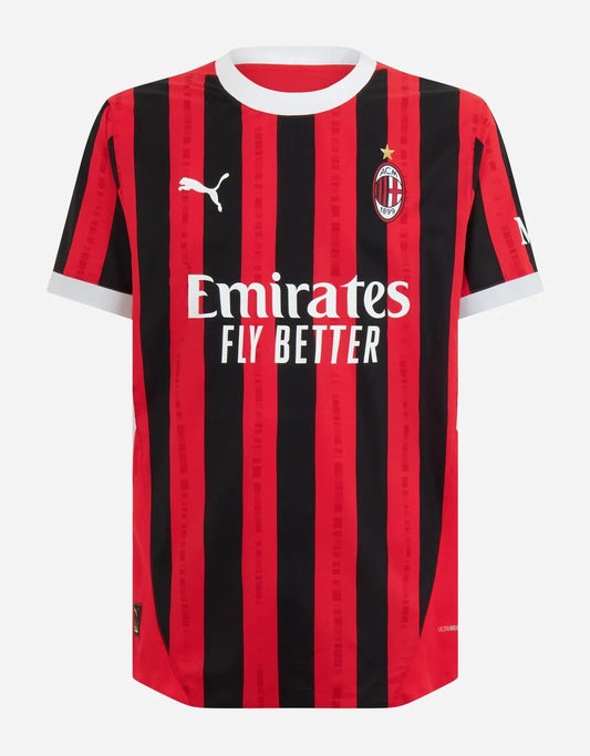 Camiseta Ac Milan local 2024/2025 vista sobre fondo blanco