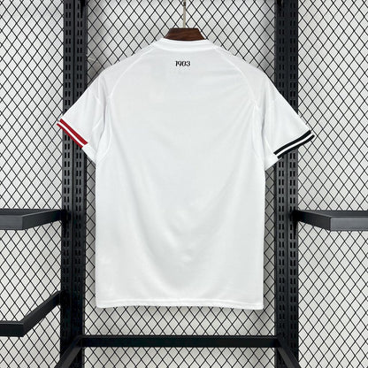 Camiseta Local Besiktas 25/26