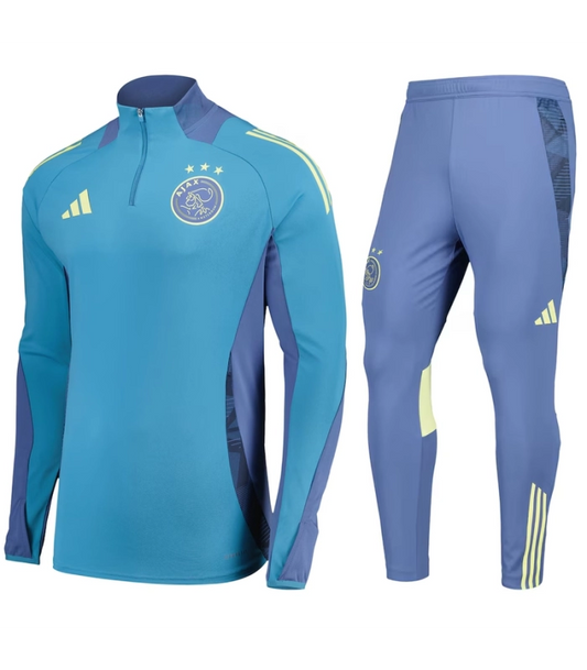 Conjunto Ajax Entrenamiento - Azul 2024/2025 vista sobre fondo blanco