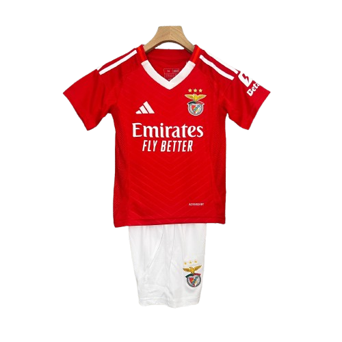 Camiseta + short Benfica local 2024/2025 - NIÑOS vista sobre fondo blanco