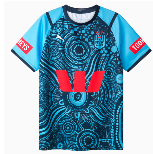 Camiseta Rugby NSW Blues - Ed. Indigenous 2024 vista sobre fondo blanco