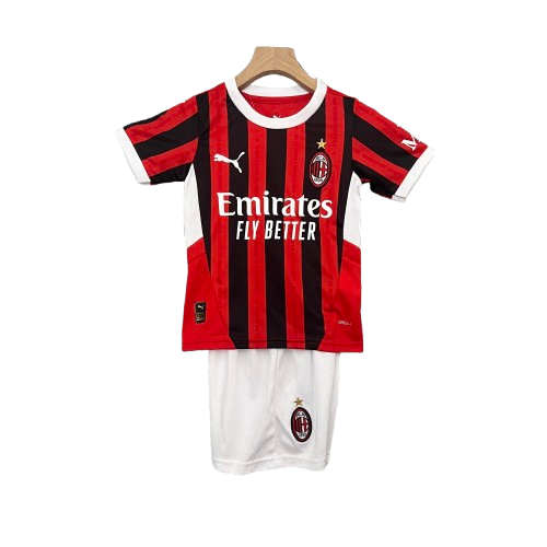 Camiseta + short AC Milan local 2024/2025 - NIÑOS vista sobre fondo blanco