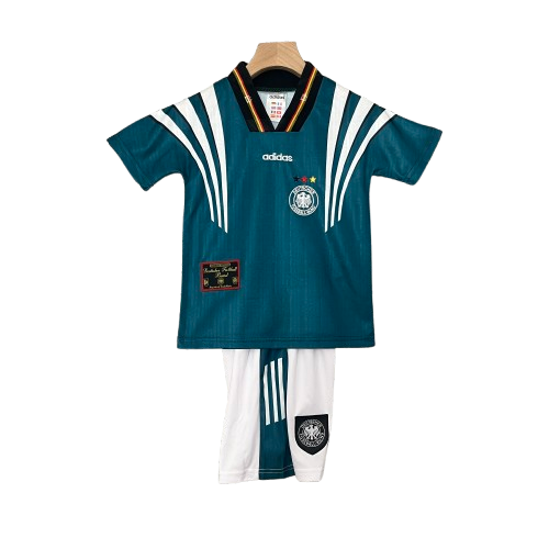 Camiseta + short Alemania Retro 1996 - NIÑOS vista sobre fondo blanco