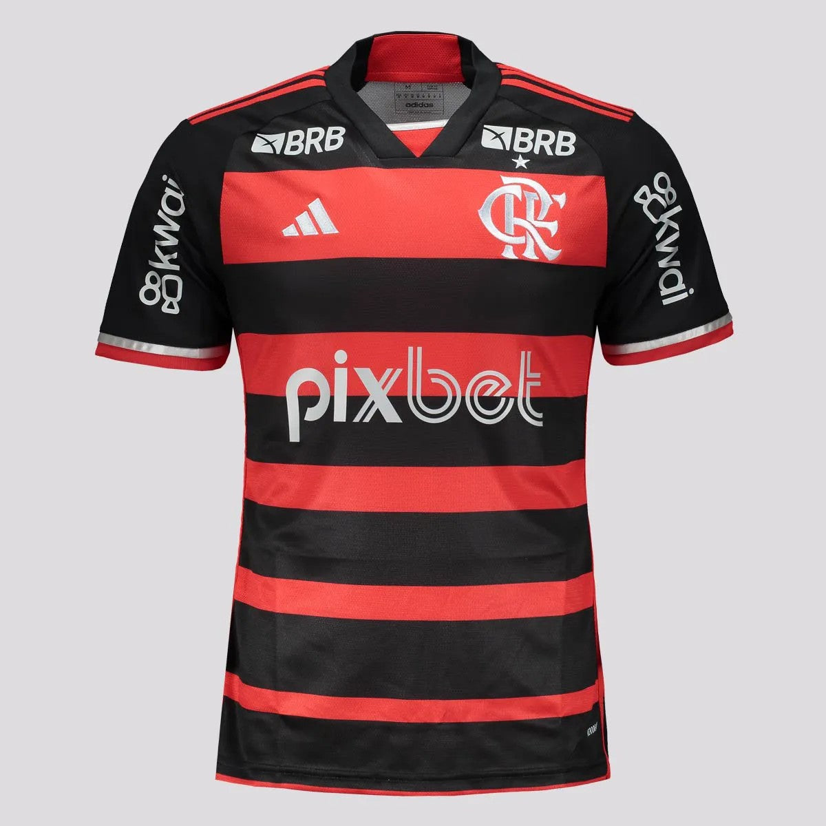 Camiseta Flamengo local 2024/2025 vista sobre fondo blanco