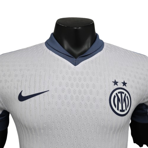 Camiseta Inter de Milan alternativa 2024/2025 vista sobre fondo blanco