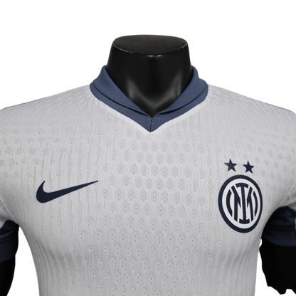 Camiseta Inter de Milan alternativa 2024/2025 vista sobre fondo blanco
