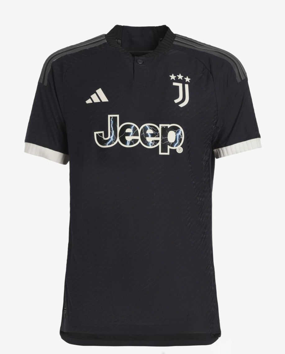 Camiseta Juventus tercera 2023/2024 vista sobre fondo blanco