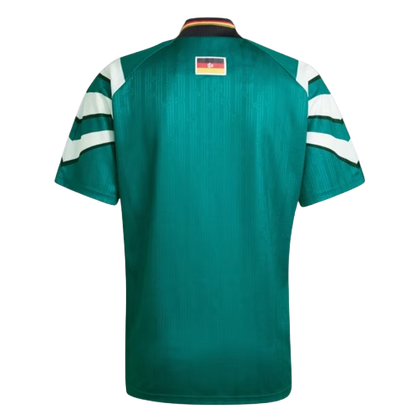 Camiseta Alemania alternativa Retro 1996 vista sobre fondo blanco