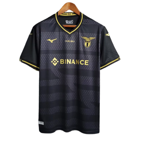 Camiseta Lazio Ed. especial 2023/2024 vista sobre fondo blanco