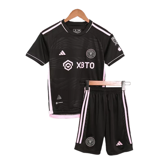 Camiseta + short Inter Miami visitante niño 2023/2024 vista sobre fondo blanco