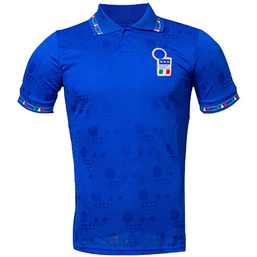 Camiseta Italia Retro local '94 vista sobre fondo blanco