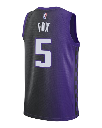 Camiseta Sacramento Kings - Statement edition 2023/2024 vista sobre fondo blanco