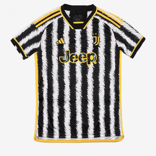 Camiseta Juventus local 2023/2024 vista sobre fondo blanco