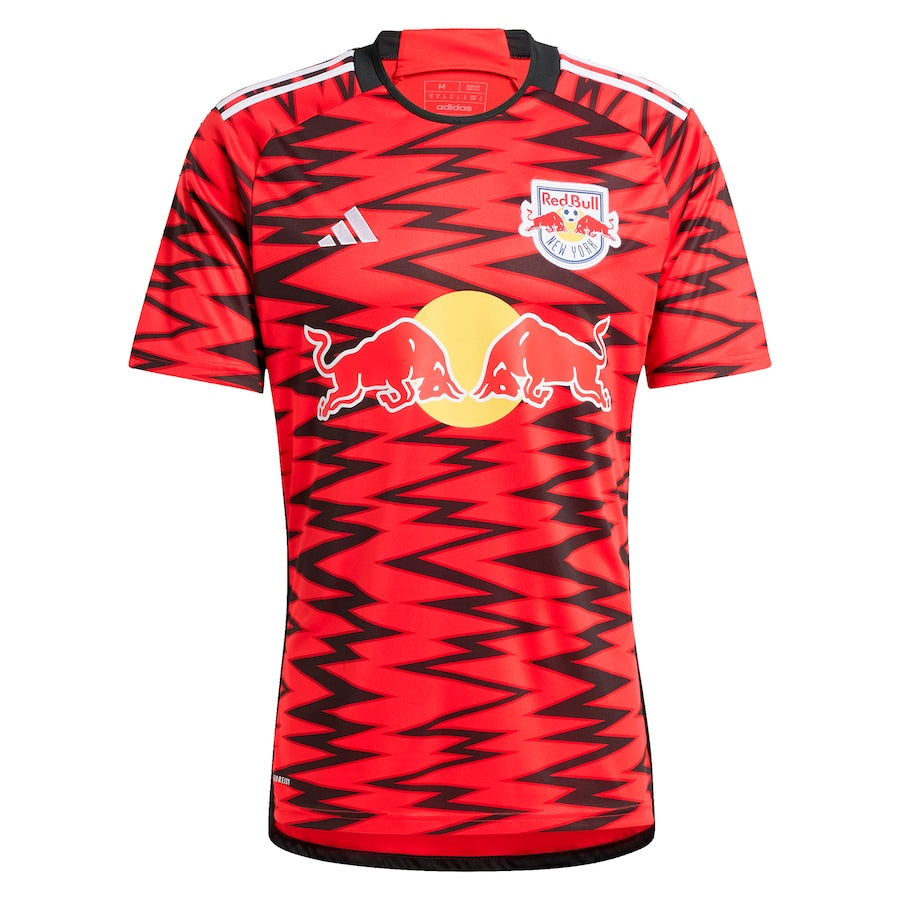 Camiseta New York Red Bulls local 2024/2025 vista sobre fondo blanco