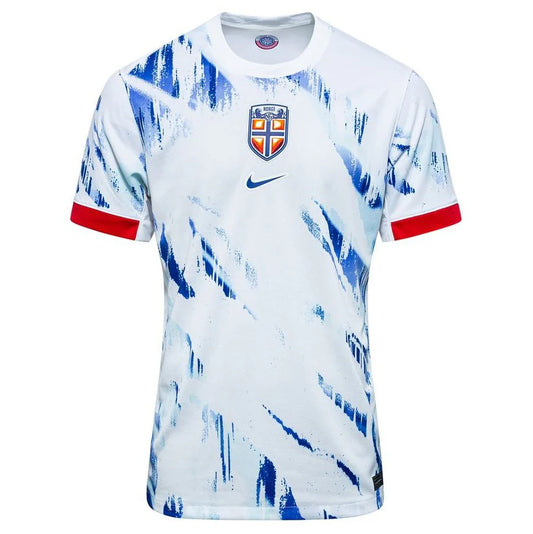 Camiseta Noruega alternativa 2024 vista sobre fondo blanco