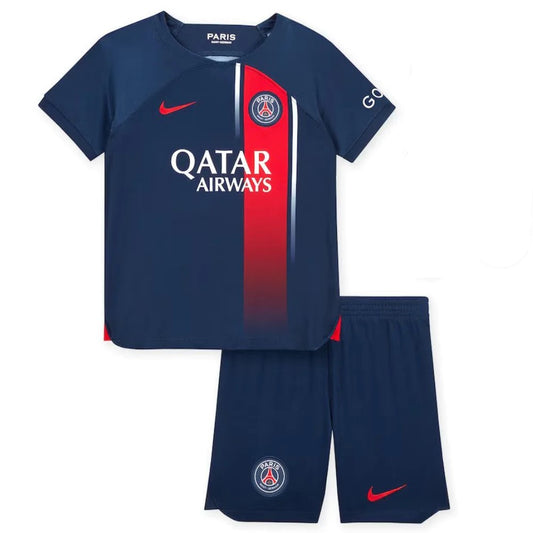 Camiseta + short PSG local niño 2023/2024 vista sobre fondo blanco