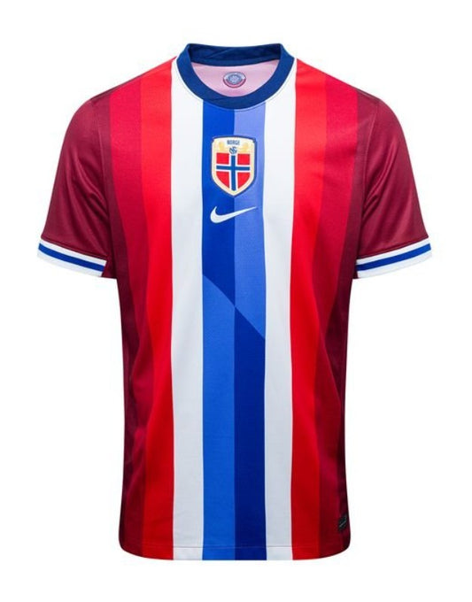 Camiseta Noruega local 2024 vista sobre fondo blanco