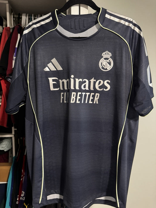 Camiseta Real Madrid VALVERDE #8 2025/26 Tercera