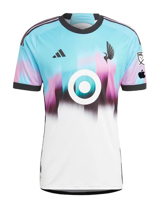 Camiseta Minnesota United alternativa 2024/2025 vista sobre fondo blanco