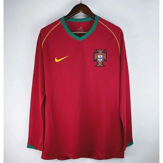 Camiseta Portugal Retro 2006 - manga larga vista sobre fondo blanco