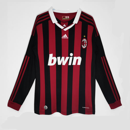 Camiseta AC Milan local manga larga Retro 2009/2010 vista sobre fondo blanco