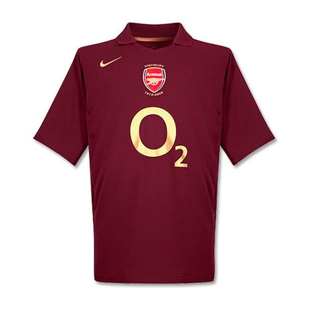 Camiseta Retro Arsenal 2005/2006 vista sobre fondo blanco