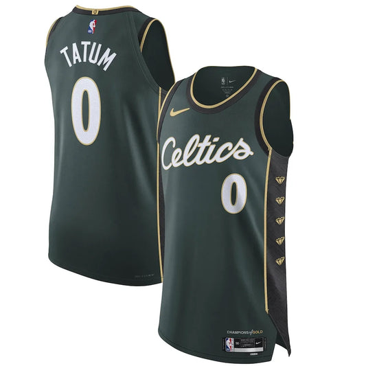 Camiseta Boston Celtics 2022/2023 vista sobre fondo blanco