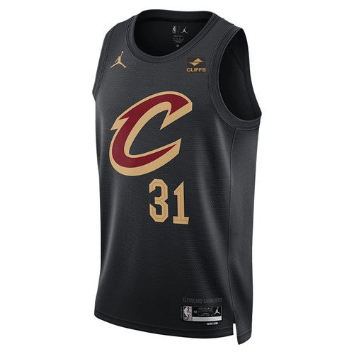 Camiseta Cleveland Cavaliers negra 2022/23 vista sobre fondo blanco