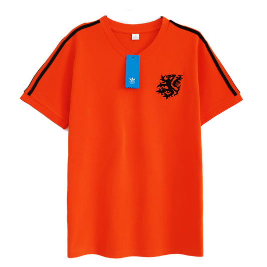Camiseta Holanda Retro 1974 vista sobre fondo blanco