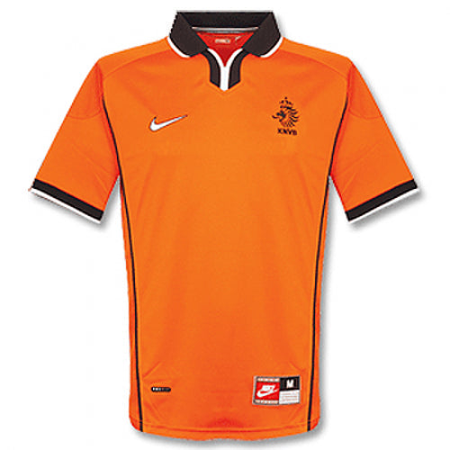 Camiseta Retro Holanda 1998 vista sobre fondo blanco