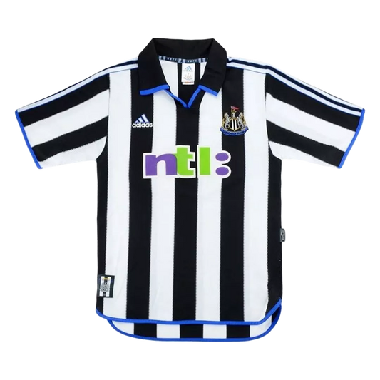 Camiseta New castle Retro 2000/2001 vista sobre fondo blanco