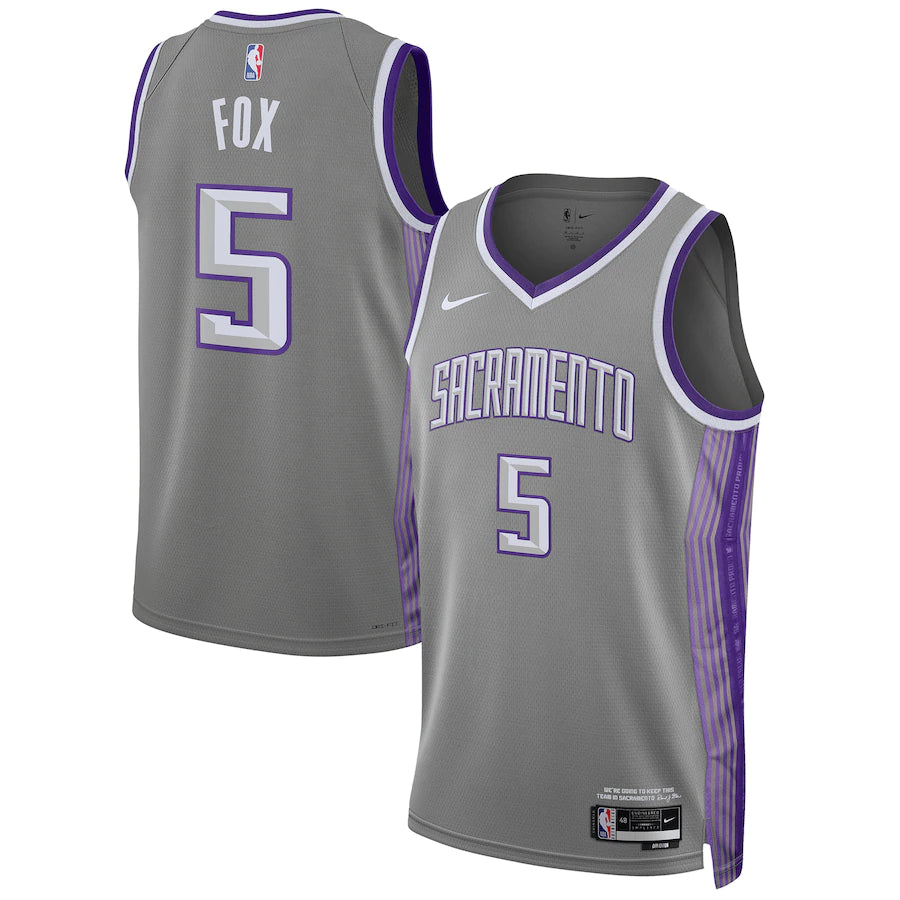 Camiseta Sacramento Kings City 2022/2023 vista sobre fondo blanco