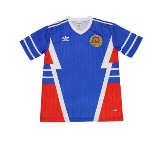 Camiseta Yugoslavia local Retro 1990 vista sobre fondo blanco