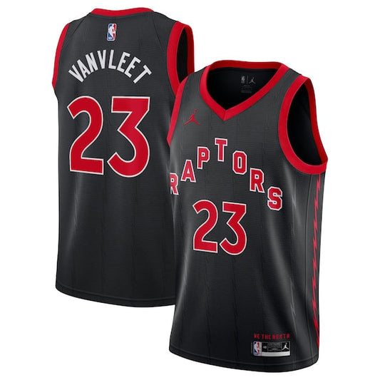 Camiseta Toronto Raptors negra 2020/2021 vista sobre fondo blanco